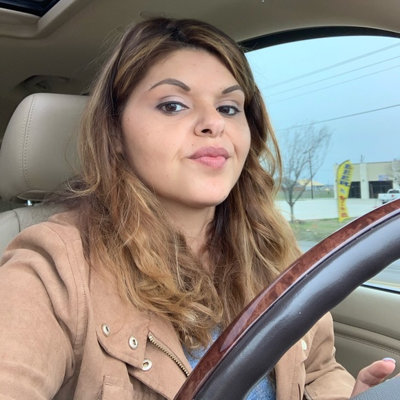 Meet your Posher, Lisa - Picture 1 of 1